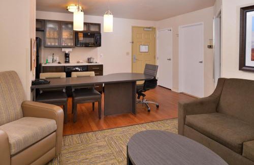 Round Rock Hotel | Pet-Friendly Stays at Candlewood Suites Austin-Round Rock