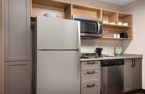 Crestline Heights Hotel | Explore Candlewood Suites Birmingham with Pool & Breakfast