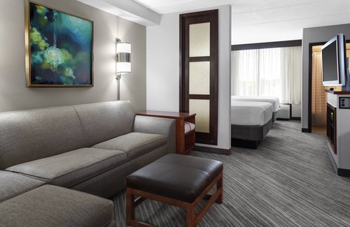 Crestline Heights Hotel | Explore Candlewood Suites Birmingham with Pool & Breakfast