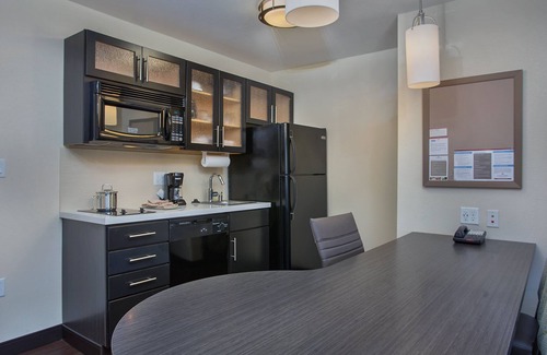 Bowling Green Hotel | Discover Candlewood Suites Bowling Green with Family-Friendly Amenities