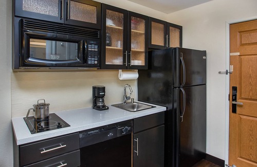 Bowling Green Hotel | Discover Candlewood Suites Bowling Green with Family-Friendly Amenities