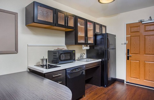 Bowling Green Hotel | Discover Candlewood Suites Bowling Green with Family-Friendly Amenities