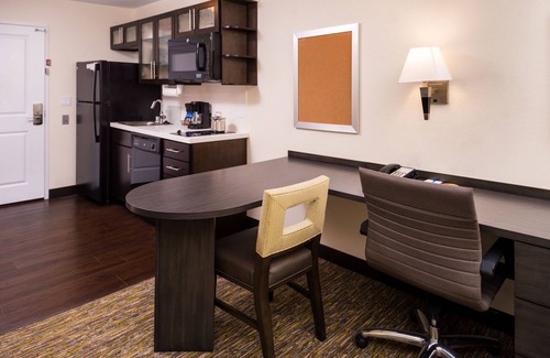 Carlsbad Hotel | Discover Candlewood Suites Carlsbad South with Pool & Spa