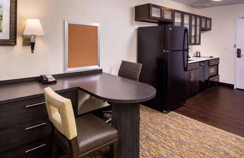 Carlsbad Hotel | Discover Candlewood Suites Carlsbad South with Pool & Spa