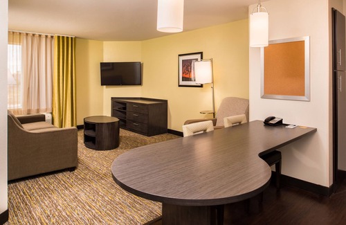 Carlsbad Hotel | Discover Candlewood Suites Carlsbad South with Pool & Spa