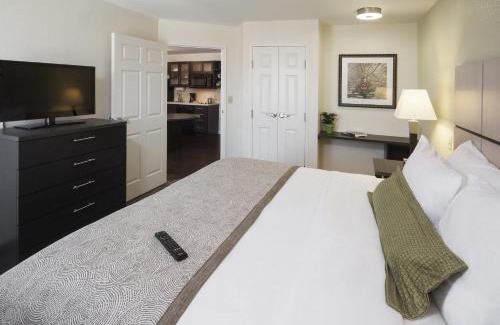 Bryan Hotel | Discover Candlewood Suites College Station: Pet-Friendly Stay