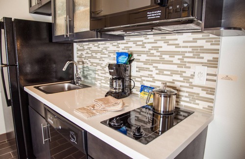 Thornton Hotel | Enjoy Comfort at Candlewood Suites Denver North - Thornton