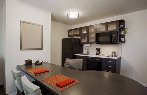 Thornton Hotel | Enjoy Comfort at Candlewood Suites Denver North - Thornton