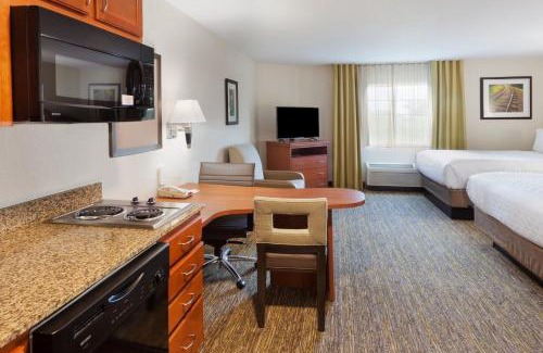 Gunter Afs Hotel | Comfortable Candlewood Suites Eastchase Park for Families