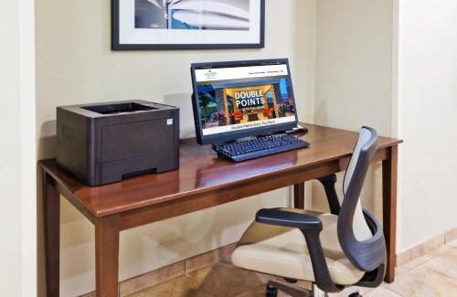 Gunter Afs Hotel | Comfortable Candlewood Suites Eastchase Park for Families