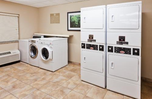 Gunter Afs Hotel | Comfortable Candlewood Suites Eastchase Park for Families