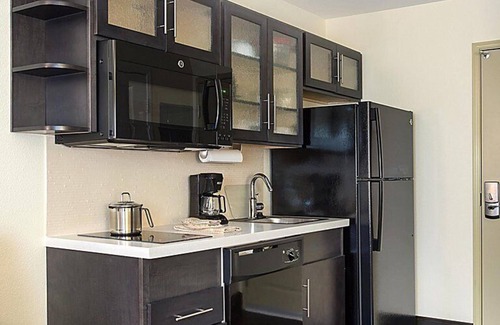 Enid Hotel | Comfortable Candlewood Suites Enid with Family-Friendly Amenities