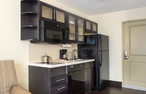 Enid Hotel | Comfortable Candlewood Suites Enid with Family-Friendly Amenities