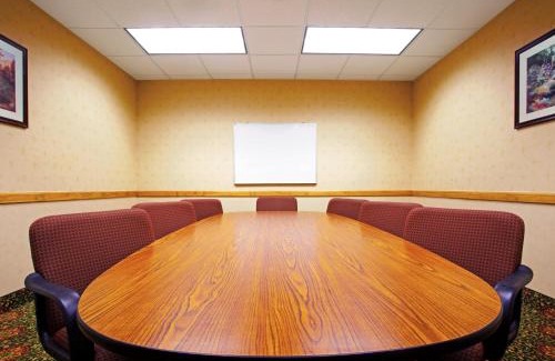 Forest Hills Hotel | Convenient Candlewood Suites near Grand Rapids Airport