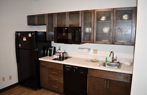 Forest Hills Hotel | Comfortable Stay at Candlewood Suites Grand Rapids Airport