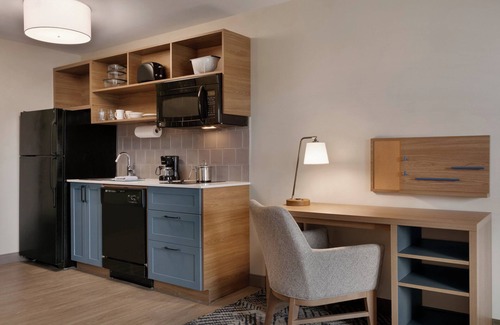 Harrisburg Hotel | Comfortable Candlewood Suites Harrisburg - Family Friendly Stay