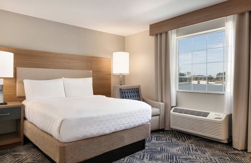 Harrisburg Hotel | Comfortable Candlewood Suites Harrisburg - Family Friendly Stay