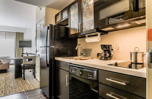 Downtown Hartford Hotel | Inviting Candlewood Suites Hartford Downtown with Pool & Spa