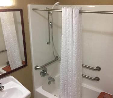 Hot Springs Resort | Relax at Candlewood Suites Hot Springs with Ocean Views