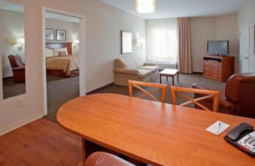North Shore Hotel | Comfortable Candlewood Suites Houston with Great Amenities