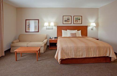 North Shore Hotel | Comfortable Candlewood Suites Houston with Great Amenities