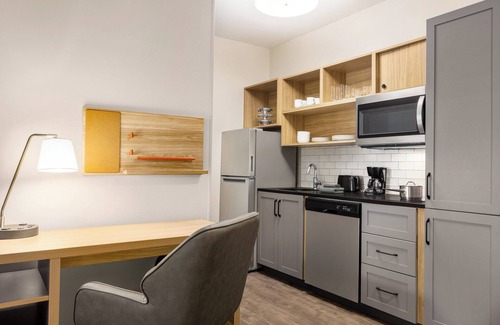 Huntsville Hotel | Candlewood Suites Huntsville Research Park by IHG