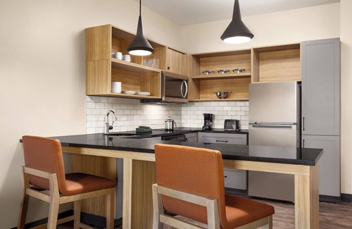 Huntsville Hotel | Candlewood Suites Huntsville Research Park by IHG