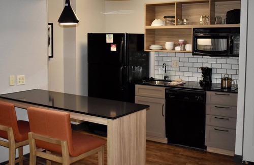 Indianapolis Hotel | Modern Candlewood Suites Indianapolis Downtown Medical District