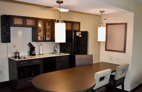 Indianapolis Hotel | Modern Candlewood Suites Indianapolis Downtown Medical District