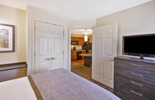 Wayne Hotel | Pet-Friendly Candlewood Suites Indianapolis Airport Awaits