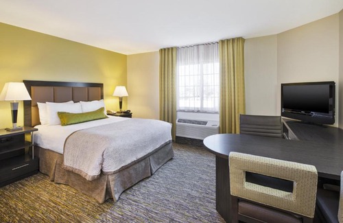 Wayne Hotel | Pet-Friendly Candlewood Suites Indianapolis Airport Awaits