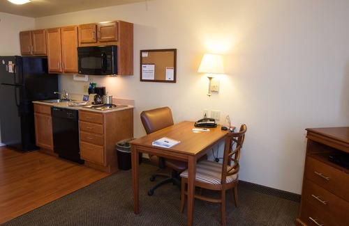 Joplin Hotel | Comfortable Candlewood Suites Joplin with Family Amenities