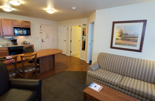 Joplin Hotel | Comfortable Candlewood Suites Joplin with Family Amenities