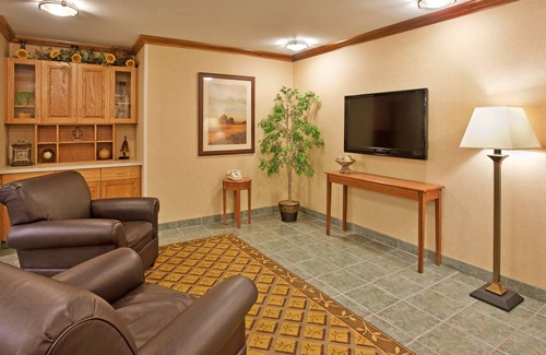 Junction City Hotel | Comfortable Candlewood Suites: Top-Rated Amenities Await