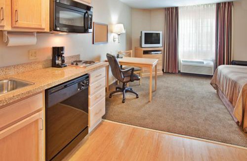 Junction City Hotel | Discover Candlewood Suites Junction City - Ft. Riley Awaits!