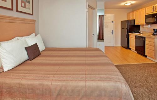 Junction City Hotel | Discover Candlewood Suites Junction City - Ft. Riley Awaits!