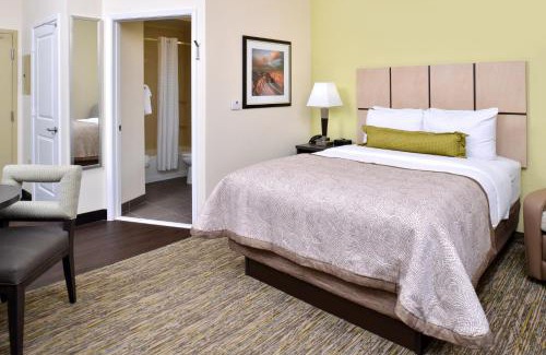Kenedy Hotel | Discover Candlewood Suites Kenedy, Pet-Friendly Comfort Awaits