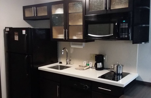Alcoa Hotel | Ideal Candlewood Suites Knoxville Airport with Pool & Spa