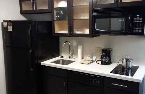 Alcoa Hotel | Ideal Candlewood Suites Knoxville Airport with Pool & Spa