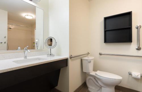 Lenexa Hotel | Family-Friendly Candlewood Suites Lenexa with Kitchen Amenities