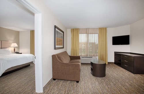 Manhattan Hotel | Discover Candlewood Suites Manhattan: Top-Rated & Family-Friendly