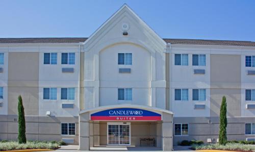 Nederland Hotel | Cozy Candlewood Suites Port Arthur/Nederland for Families