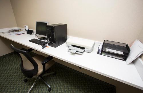 Nederland Hotel | Cozy Candlewood Suites Port Arthur/Nederland for Families