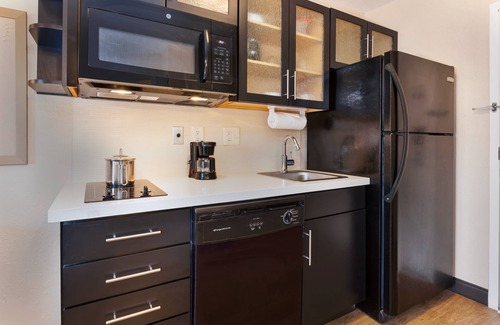 Rocky Mount Hotel | Inviting Candlewood Suites Rocky Mount: Ideal for Families