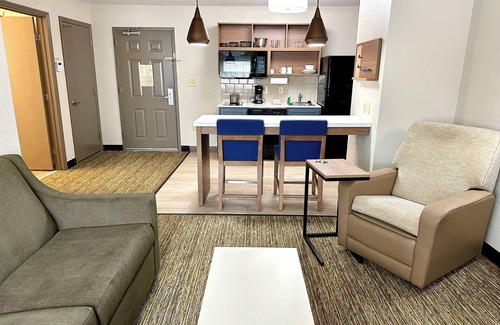 Eden Hotel | Convenient Candlewood Suites Savannah Airport - Family-Friendly Stay