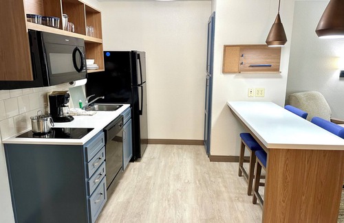 Eden Hotel | Convenient Candlewood Suites Savannah Airport - Family-Friendly Stay