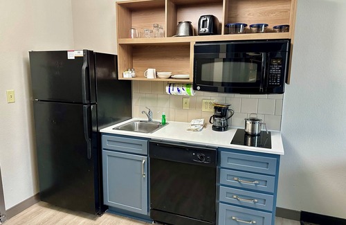 Eden Hotel | Convenient Candlewood Suites Savannah Airport - Family-Friendly Stay