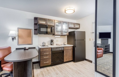 Secaucus Hotel | Comfortable Candlewood Suites Secaucus with Great Amenities