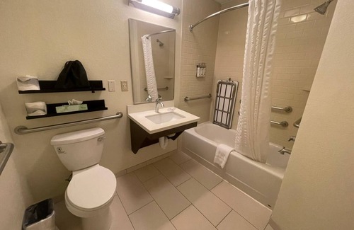 Secaucus Hotel | Comfortable Candlewood Suites Secaucus with Great Amenities