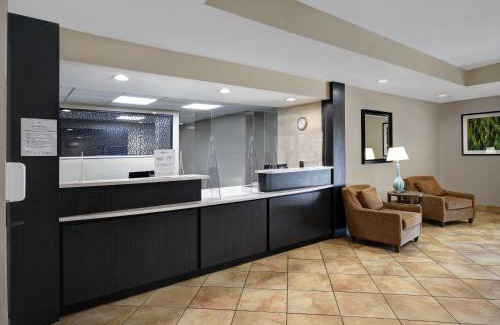 Sumter Hotel | Pet-Friendly Candlewood Suites Sumter with Pool Access